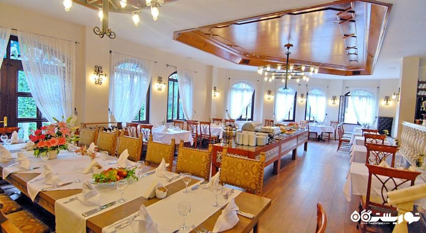 نمای کلی از رستوران اصلی هتل